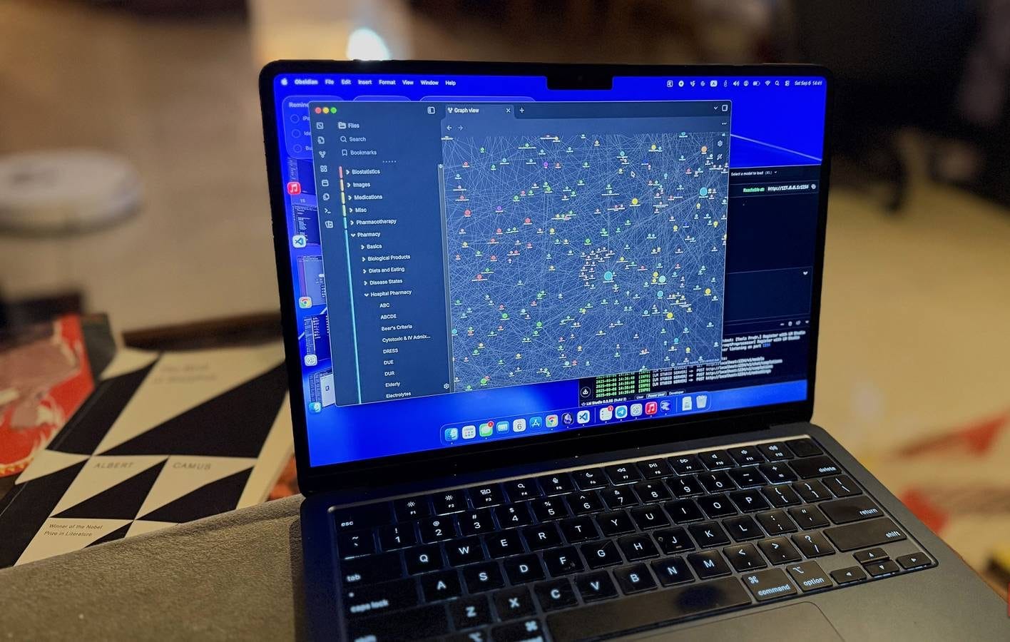 Obsidian 與大型本地語言模型配對,其核心功能優於 NotebookLM。