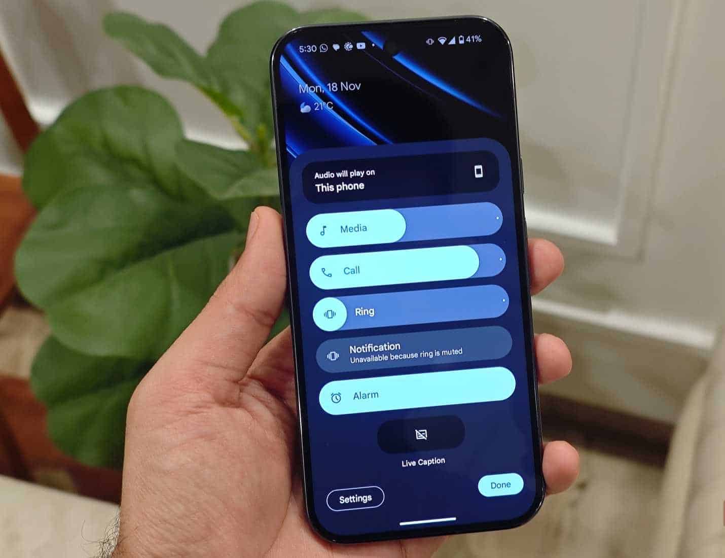 New volume control panel in Android 15