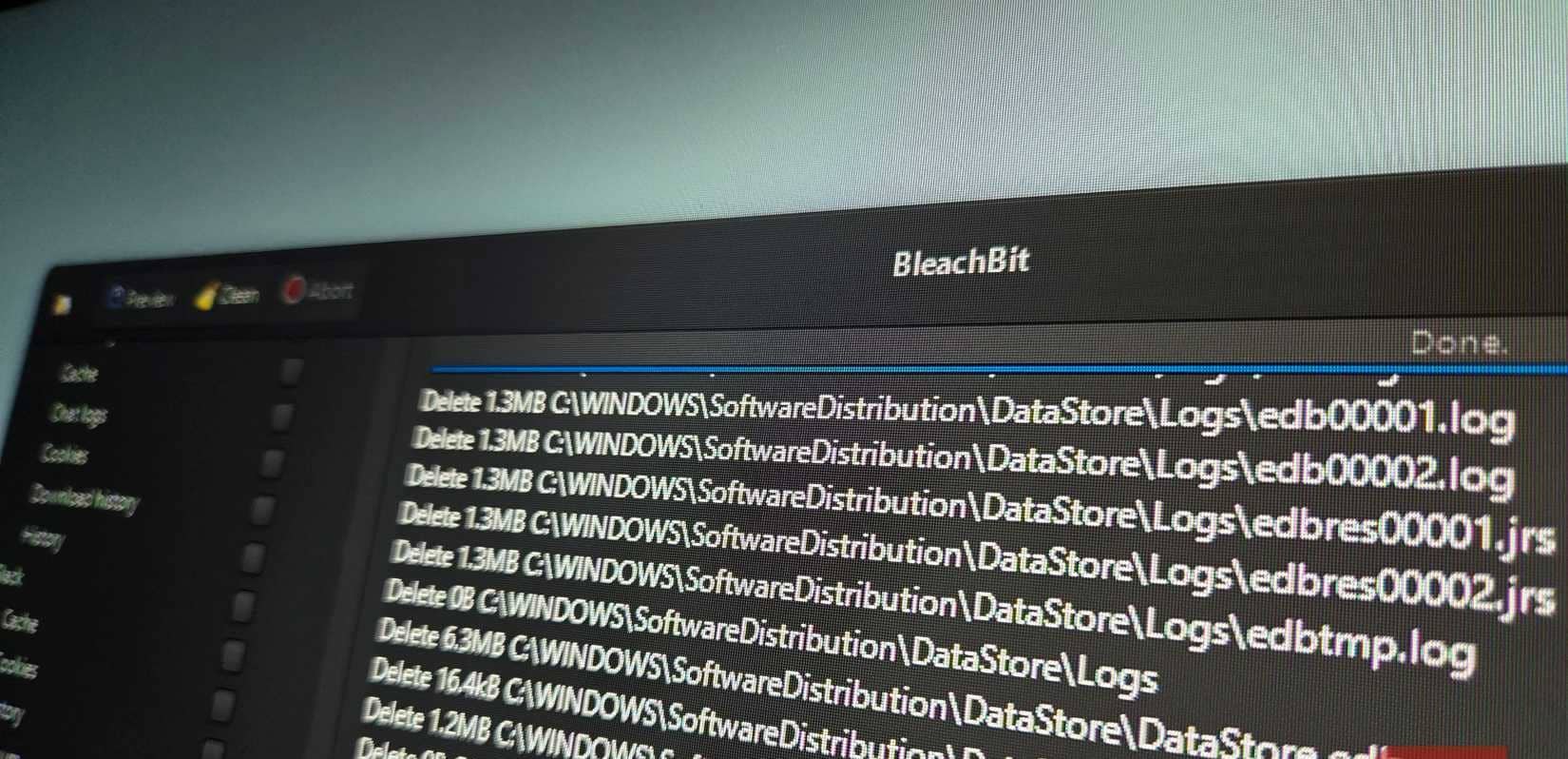 BleachBit 應用程式在顯示器上開啟
