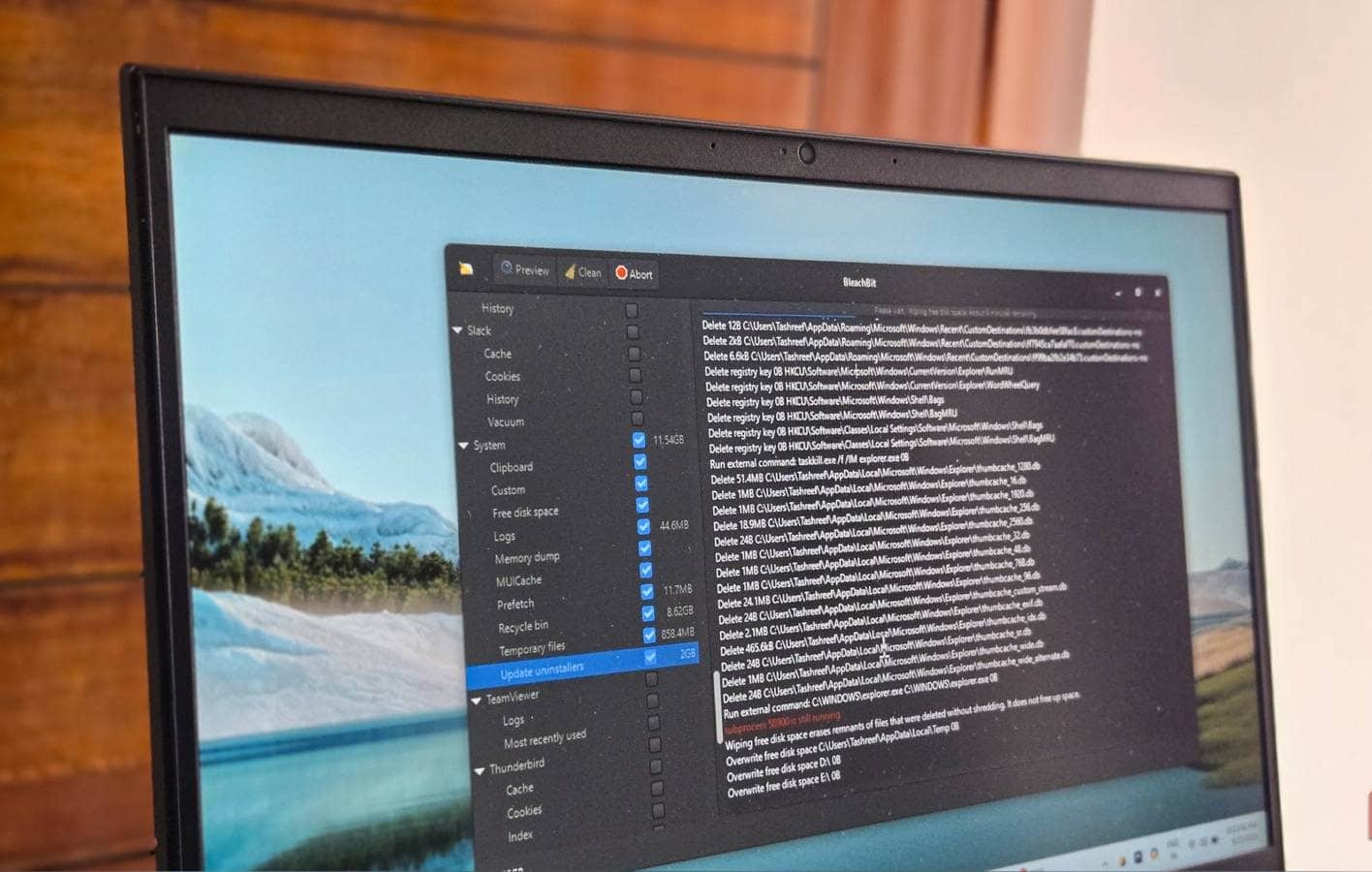 這個免費的應用程式比內建工具更有效地清理您的 Windows 系統,但使用它需要謹慎:提高系統效能的綜合指南。