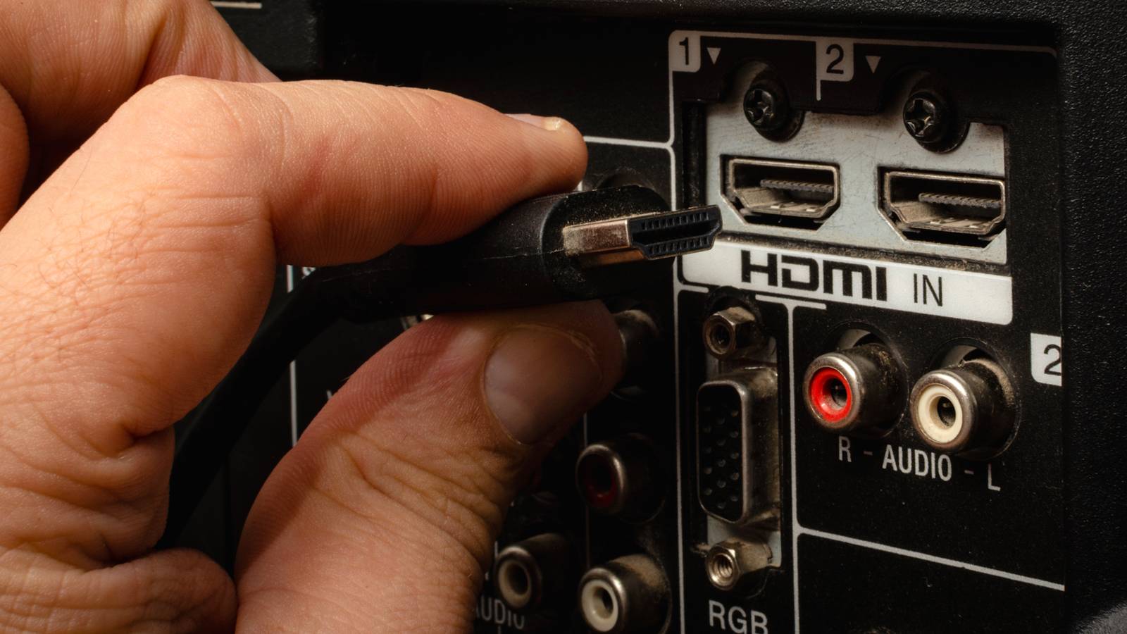 لماذا توقفت عن شراء كابلات HDMI الرخيصة: ميزة أساسية لا يمكن تجاهلها
