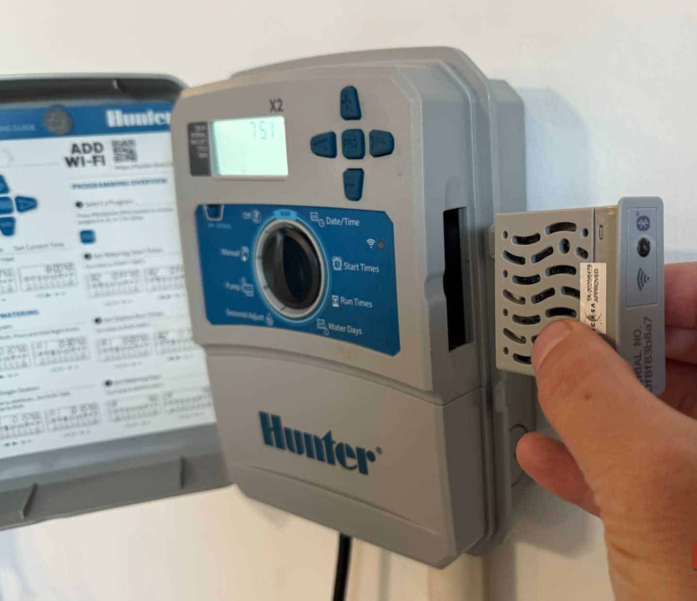 Hunter Hydrawise mit Türöffnung und Wi-Fi-Controller-Eingang