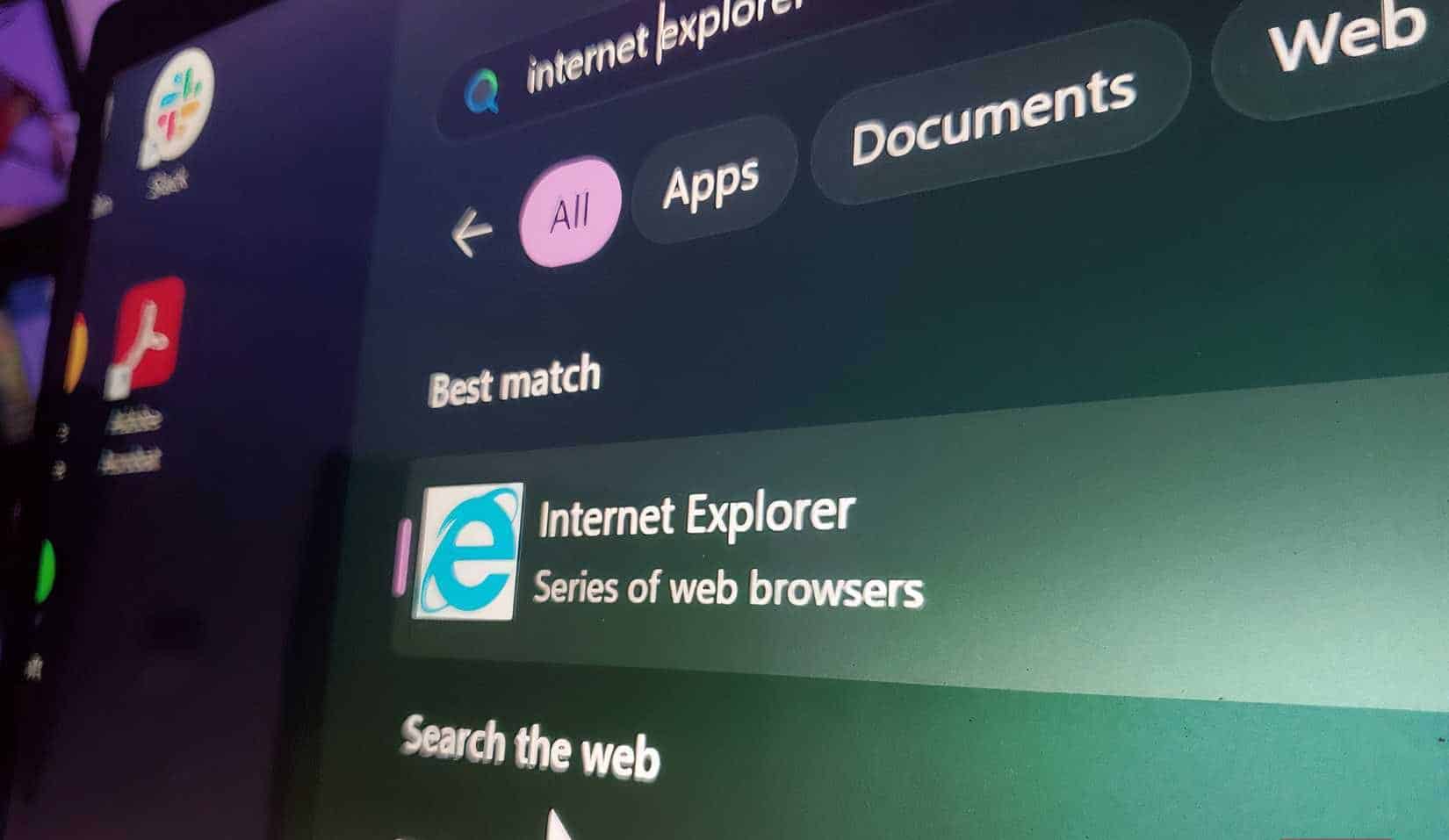 컴퓨터 화면에 표시되는 Internet Explorer 검색 결과입니다.