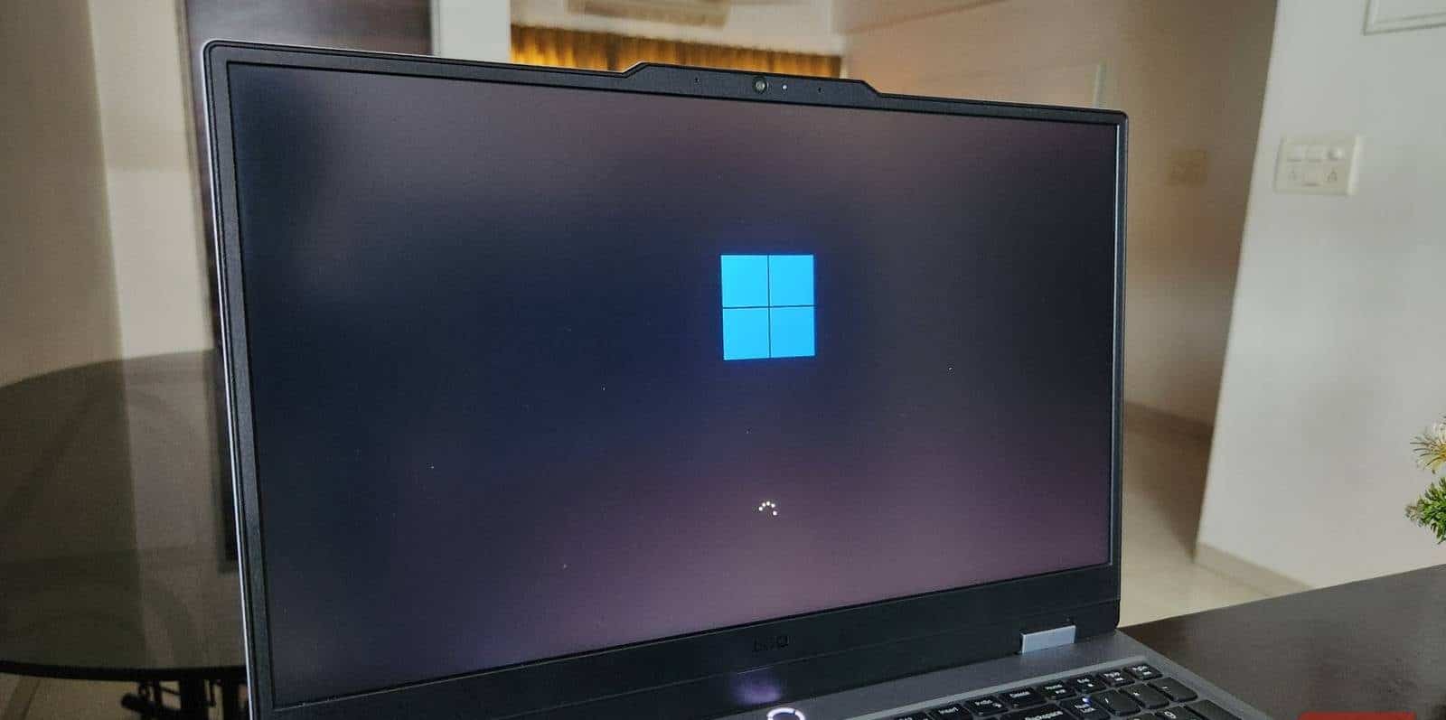 Non riesco a credere che Windows abbia questa impostazione di sicurezza fondamentale disabilitata per impostazione predefinita: uno sguardo ai rischi e come attivare immediatamente la protezione