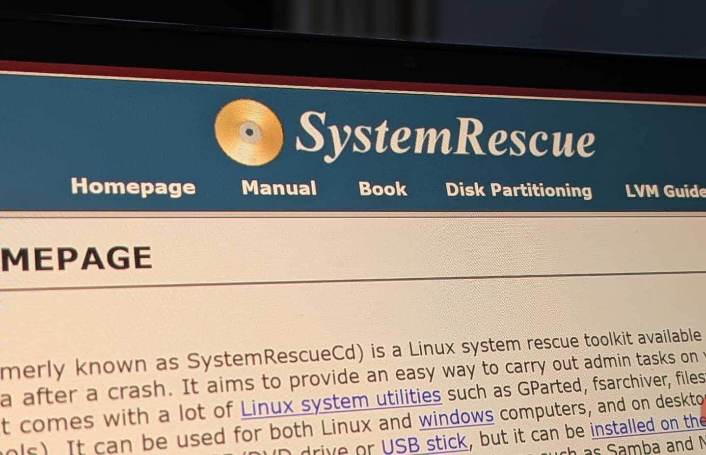 Il sito Web della distribuzione System Rescue si apre nel browser.