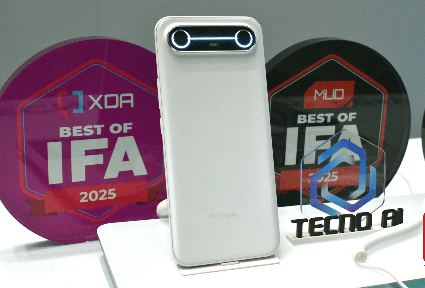 Smartphone sottile Tecno all'ifa 2025.
