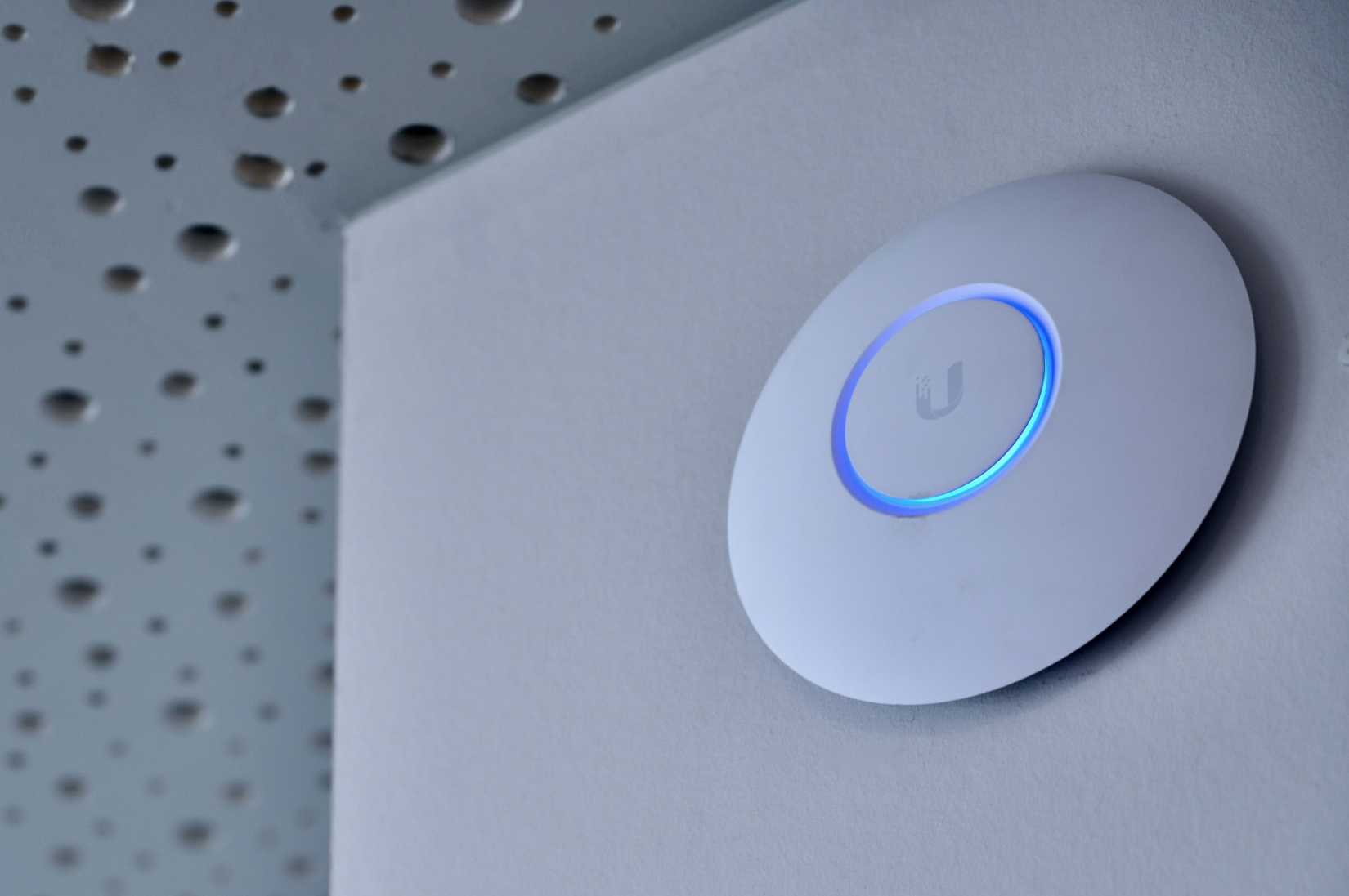 影像顯示了 Ubiquiti 網狀路由器的存取點。