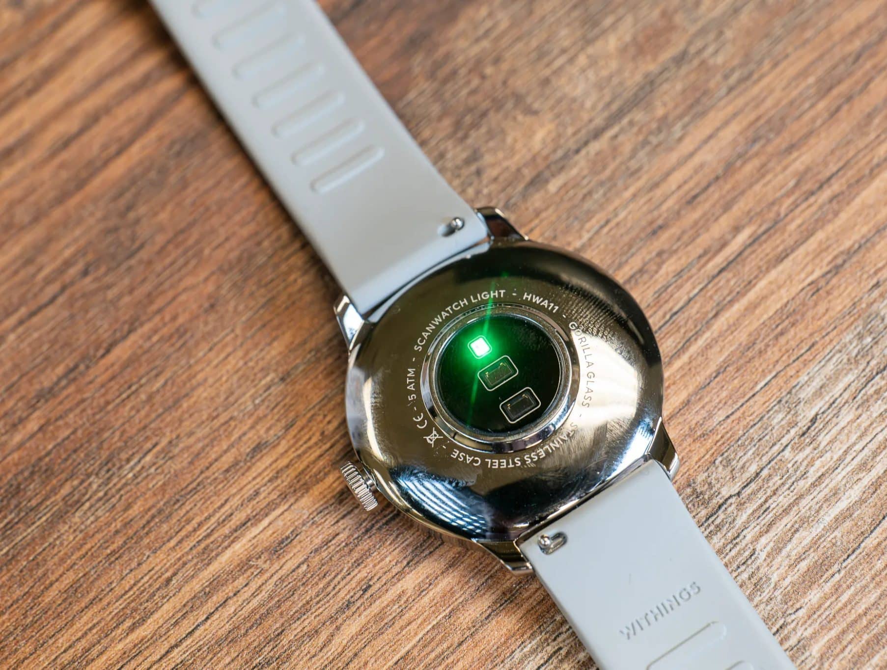 Withings 스마트워치 후면 조명