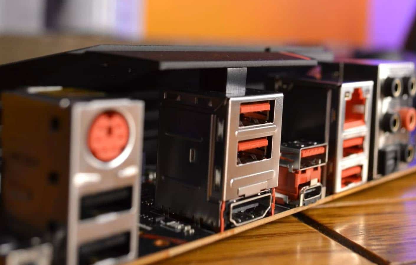 Co oznacza czerwony kolor portu USB? Kompleksowe wyjaśnienie przyczyn, dla których porty USB są czerwone, oraz ich różnych znaczeń.