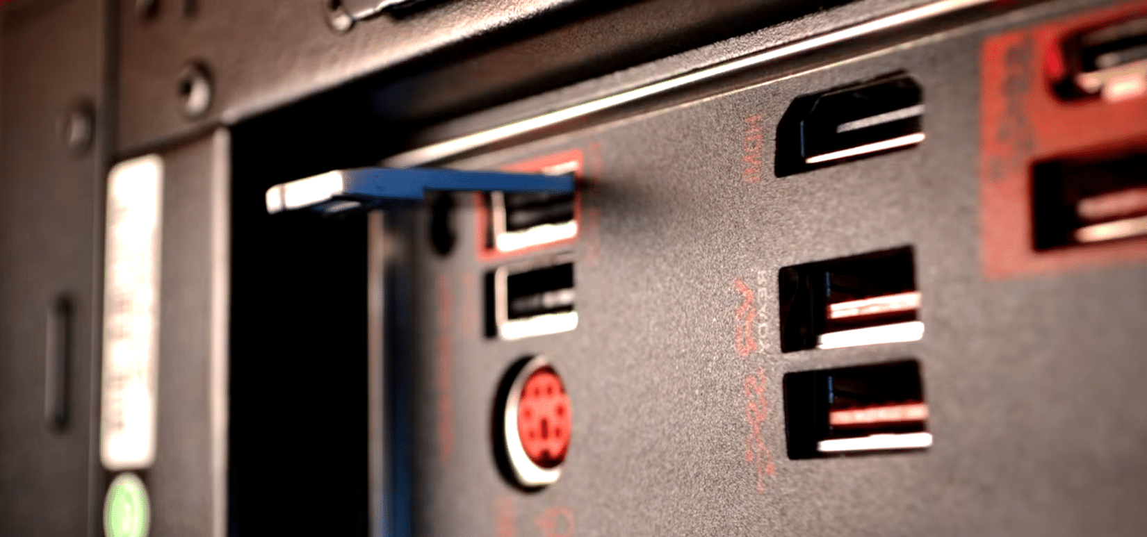 Dysk flash USB należy włożyć do portu flash BIOS-u płyty głównej.