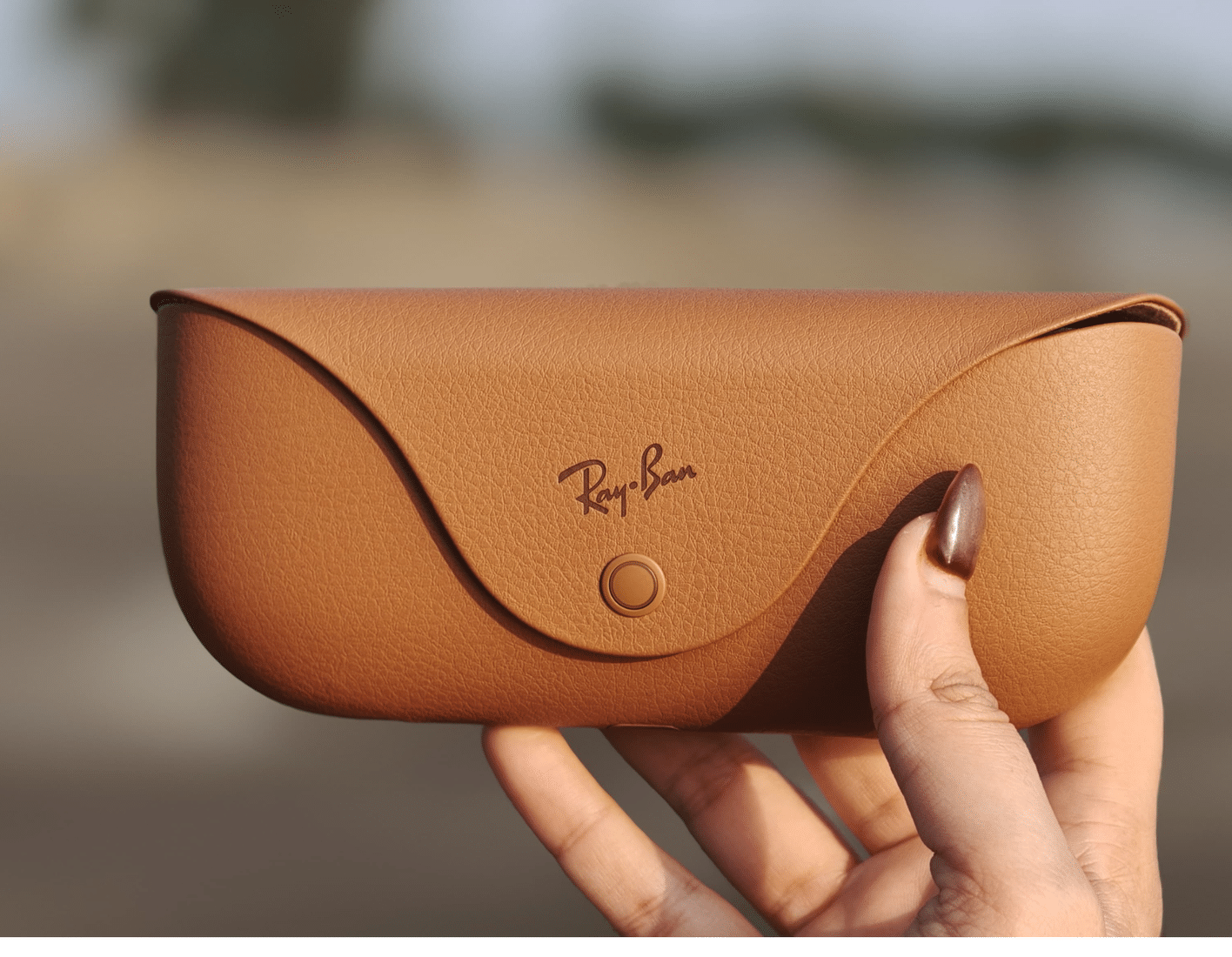Meta Ray-Ban 智慧眼鏡棕色充電盒