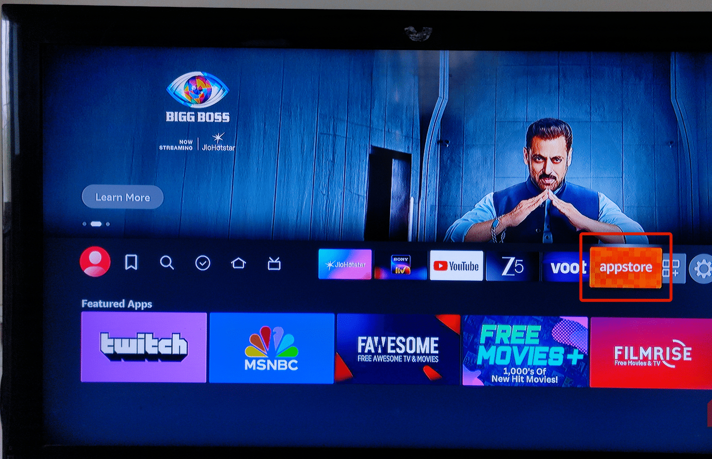 Amazon Fire TV Stick'in Favoriler sekmesinde App Store sekmesi bulunur.