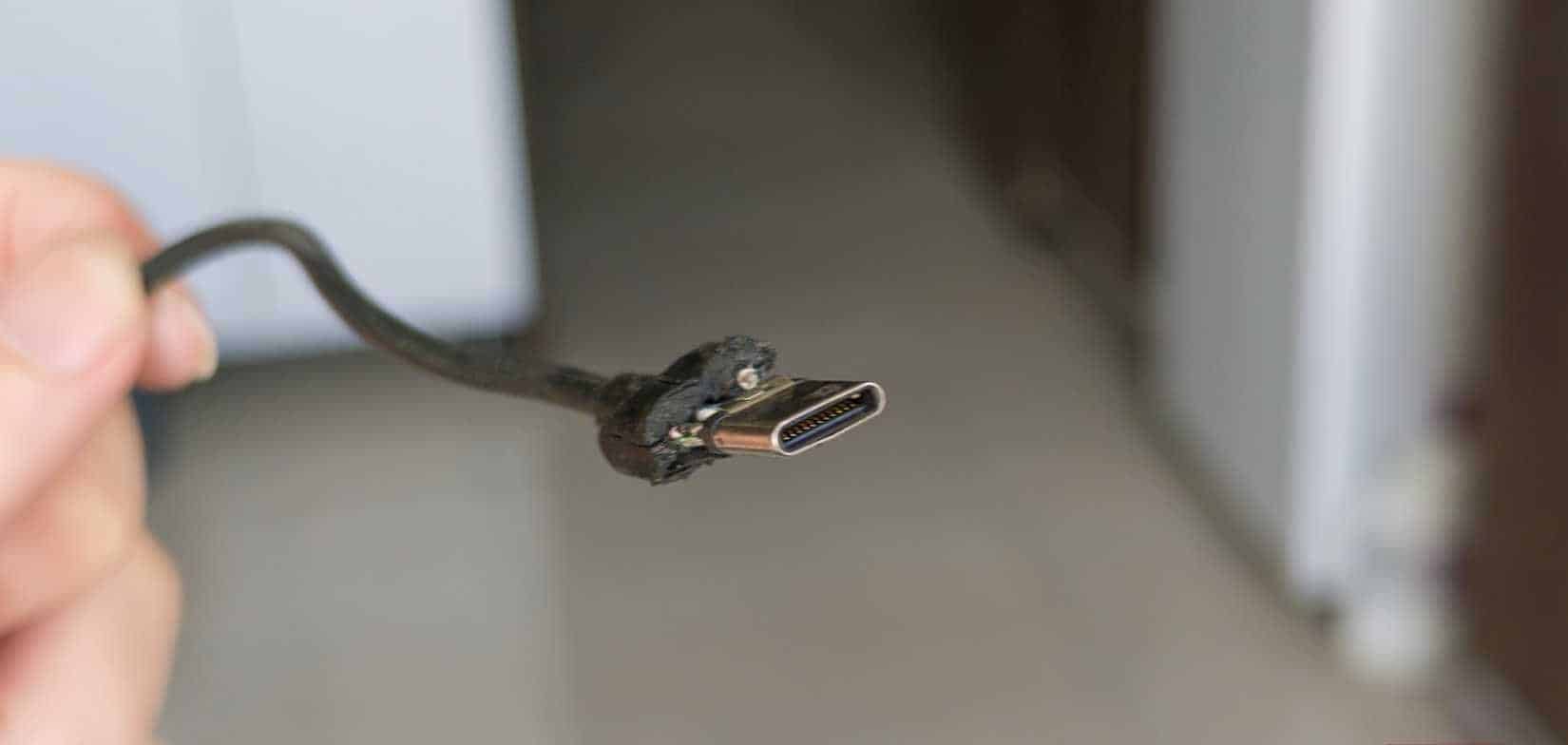 Primo piano di un connettore USB-C rasato-1