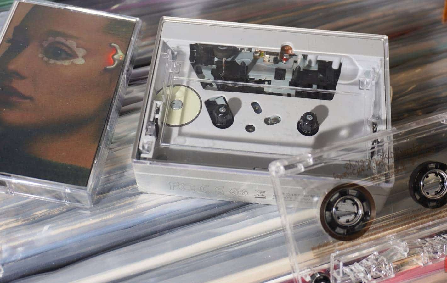 Ho comprato un lettore di cassette portatile nel 2025 ed ecco perché lo adoro