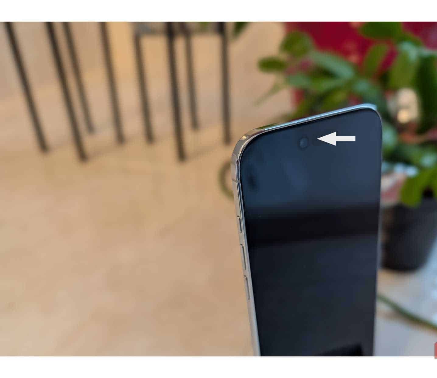 الكاميرا الأمامية لـ iPhone Air