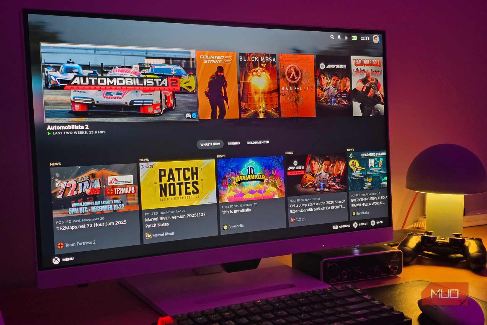 一台運行 SteamOS 的電腦連接到一台顯示器