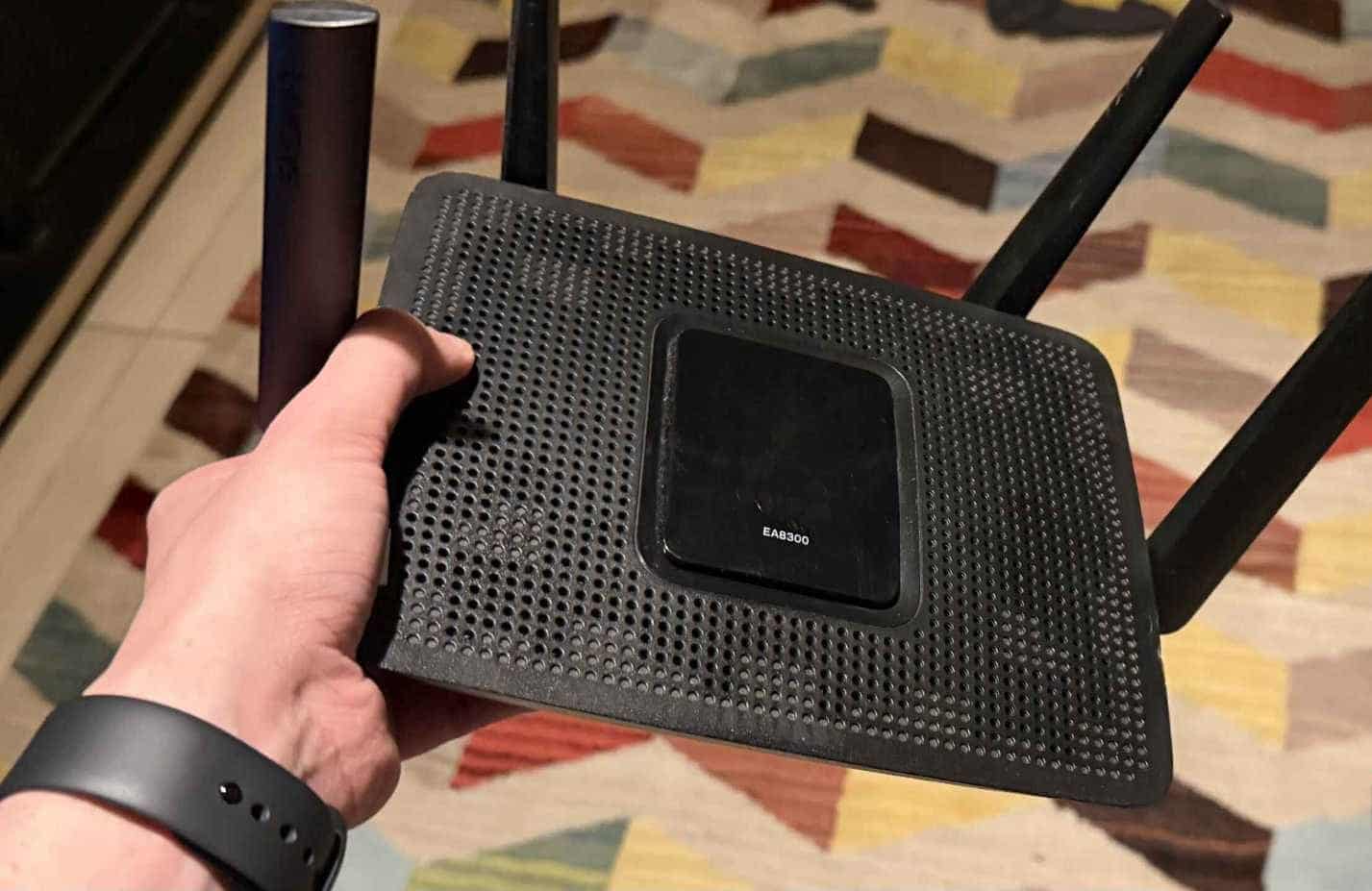 Φορητός δρομολογητής Linksys EA8300