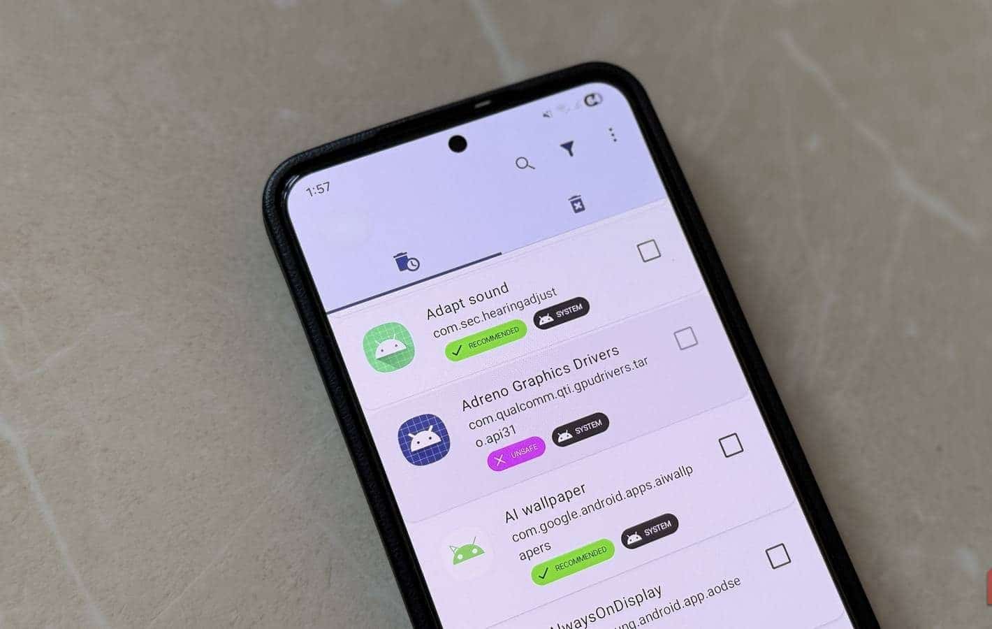 تطبيق يكشف لك تطبيقات Android الآمنة للإزالة (وتلك التي لا تقترب منها)