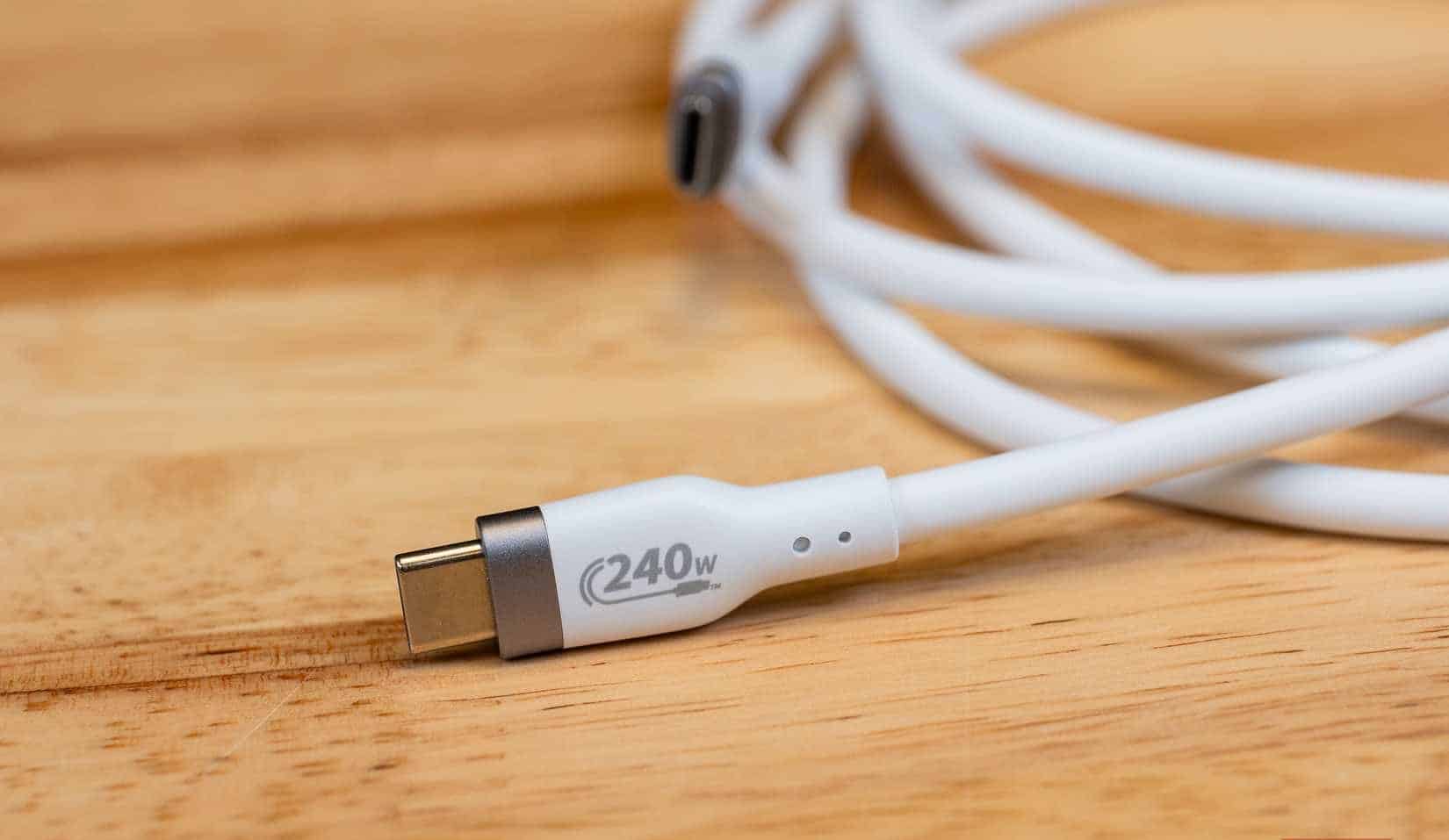 Immagine ravvicinata del cavo USB-C a USB-C in silicone HYPER HyperJuice 240W
