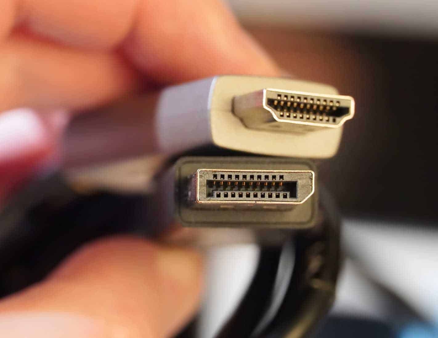 HDMI kablosu ve DisplayPort kablosu arasındaki karşılaştırma.