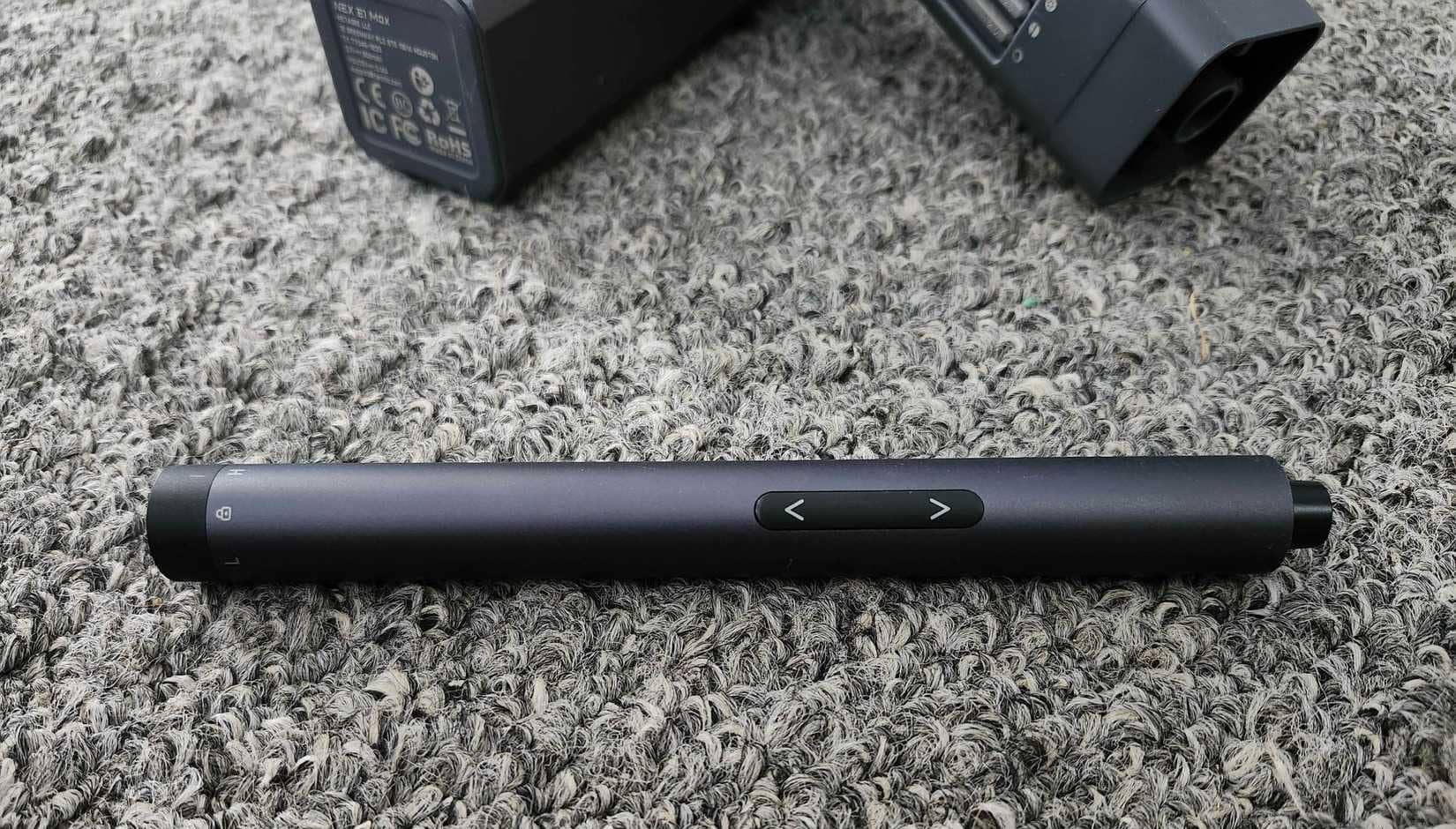 Fanttik E1 Max steso su un lato