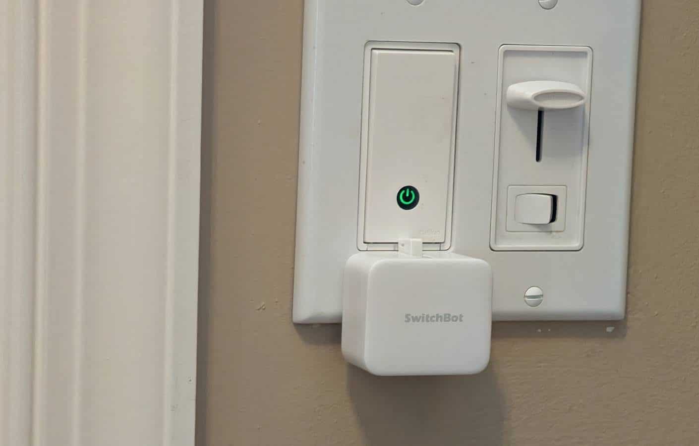 اشتريت إصبعًا آليًا لجعل مفتاح الإضاءة الغبي ذكيًا