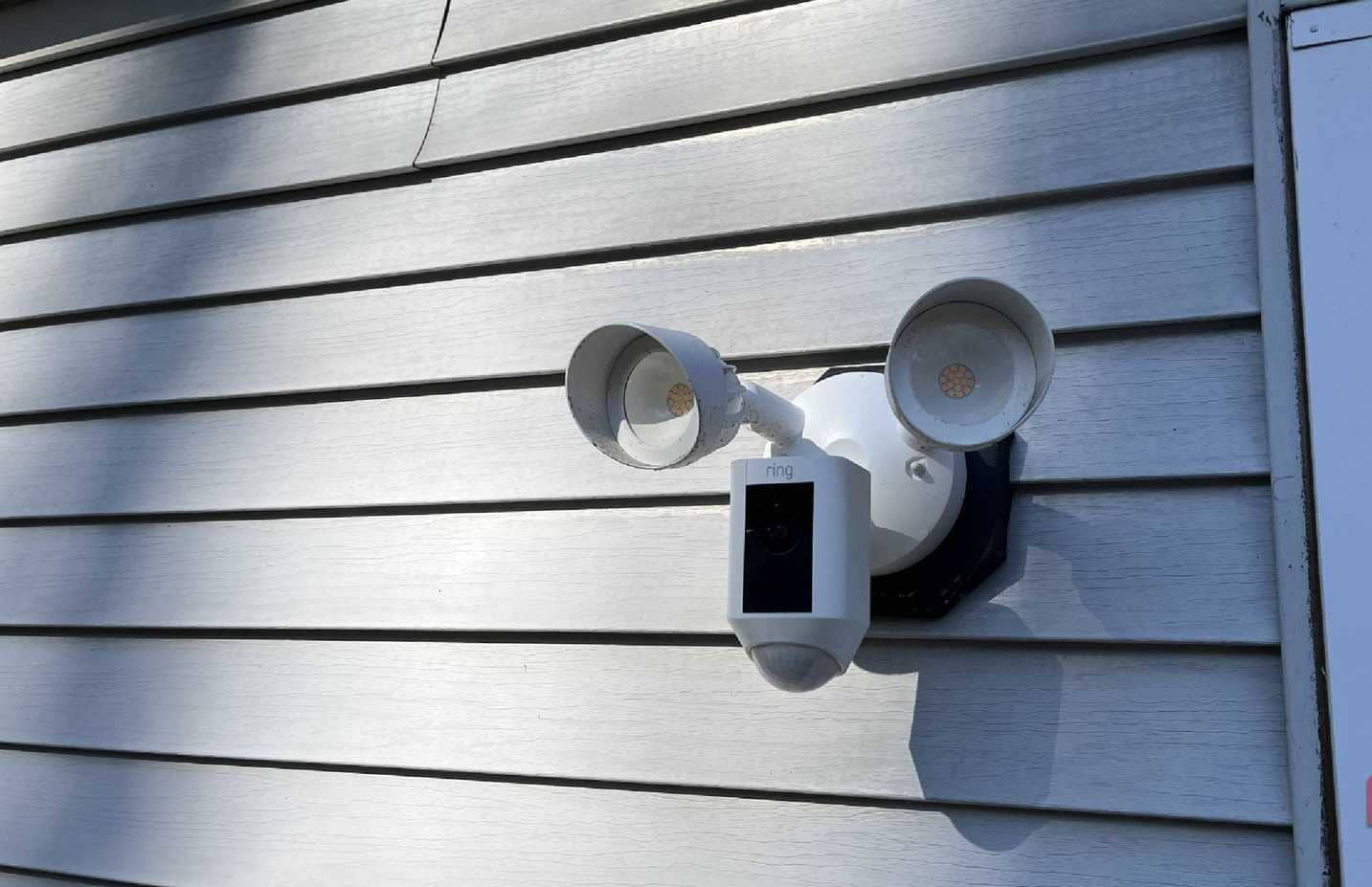 Ring Floodlight Cam이 집에 연결되었습니다.
