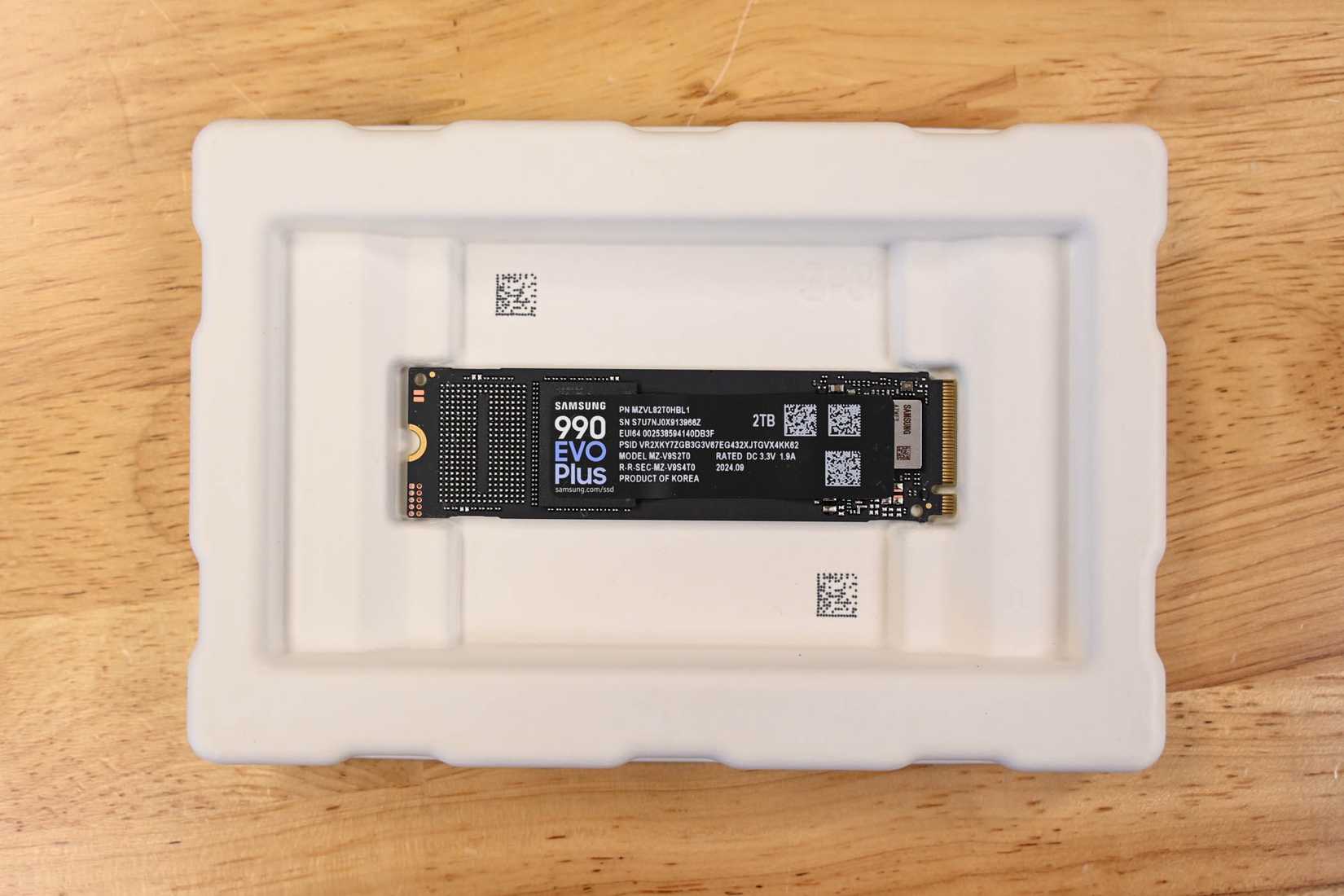 La confezione dell'SSD Samsung NVMe 990 EVO Plus