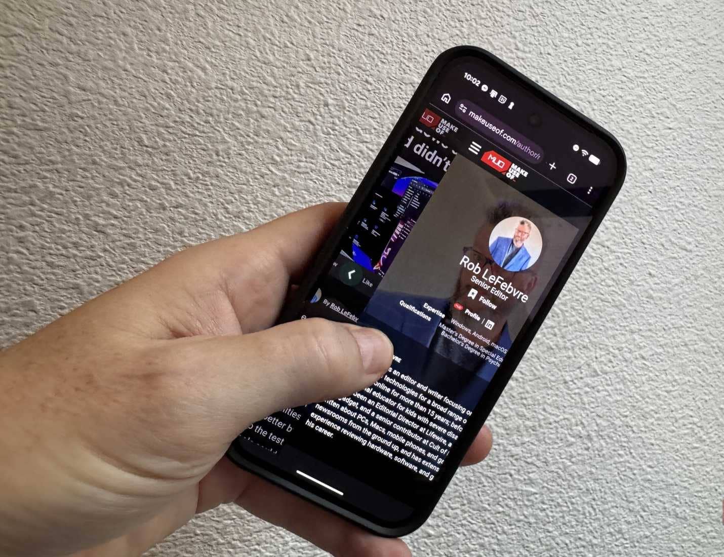 Pixel 9 in mano, scorrimento dal bordo sinistro