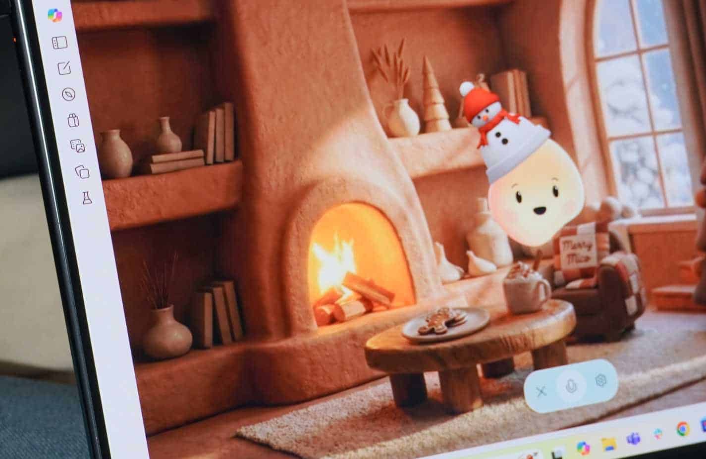 Mico draagt een kerstmuts.