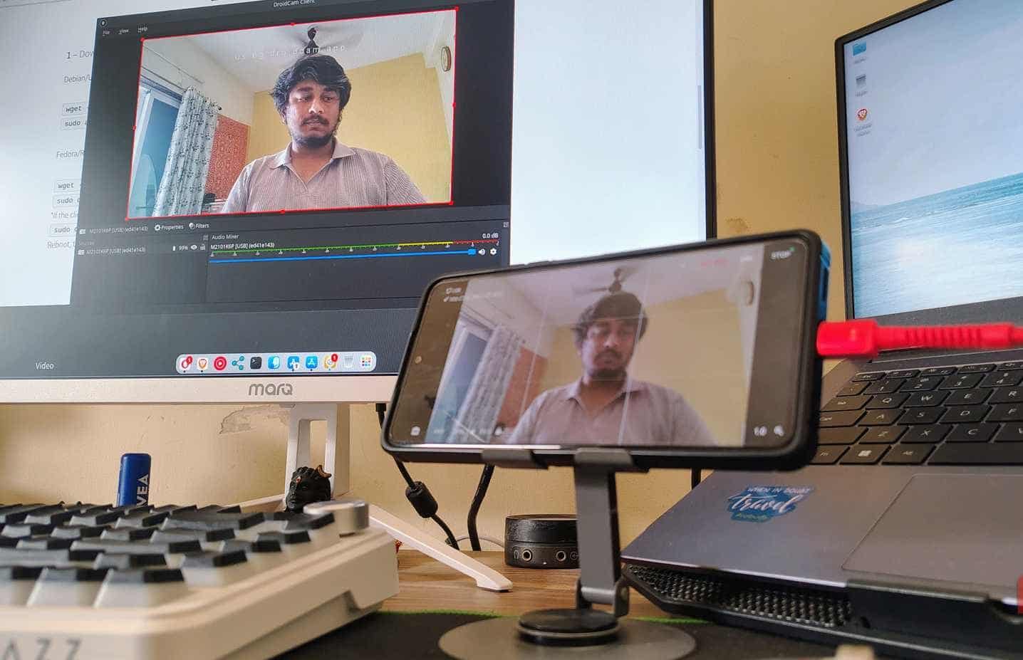 Un vecchio telefono Android con DroidCam per trasmettere in streaming la telecamera come webcam