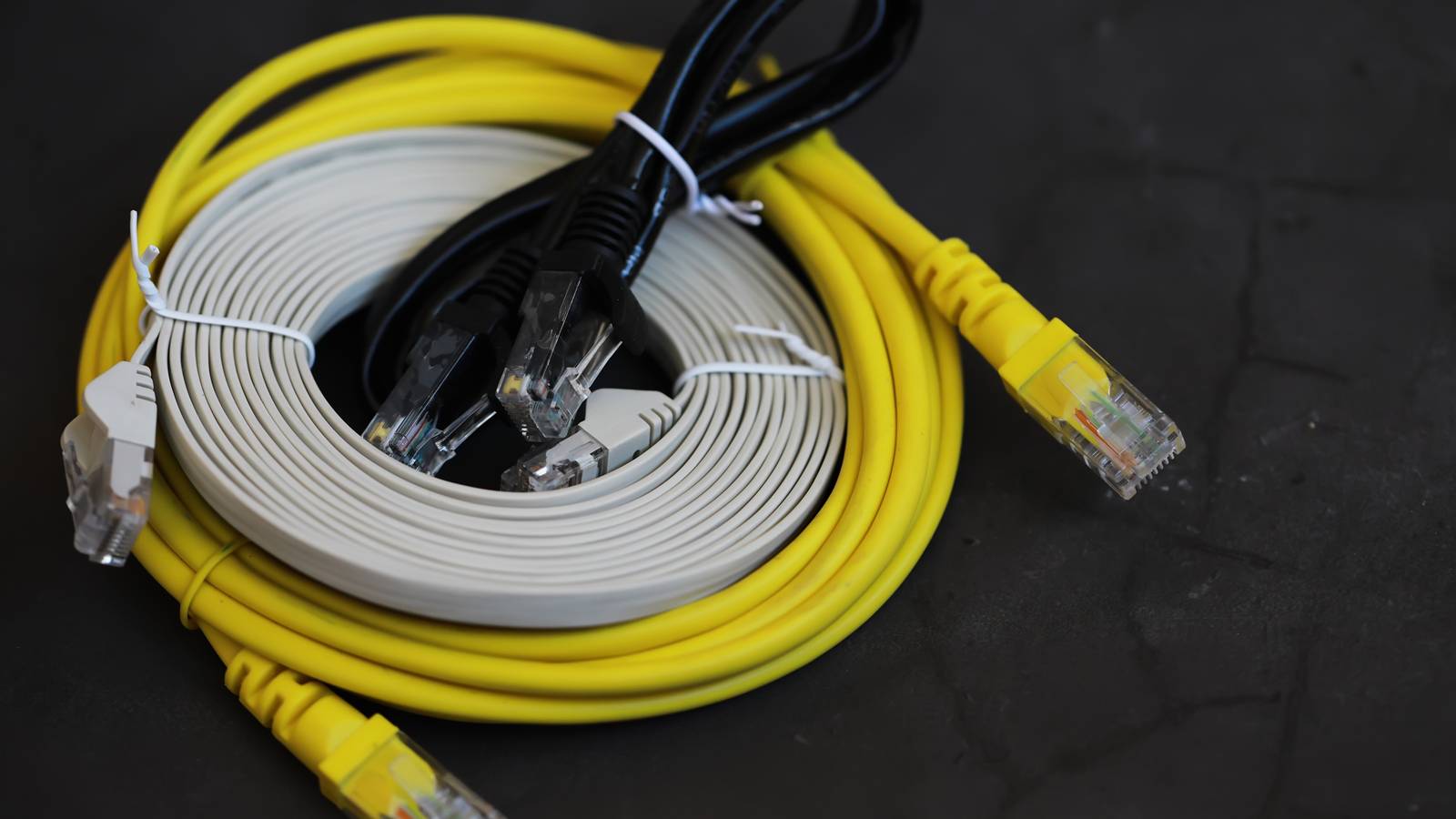 5 posti in cui non dovresti usare un cavo Ethernet piatto (e dove funziona)