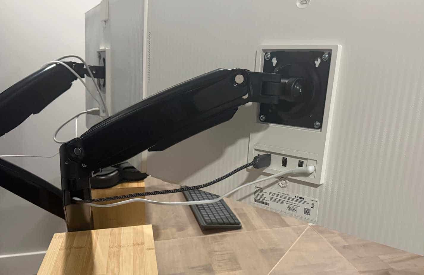samsung m8 monitor hdmi cable plugged in