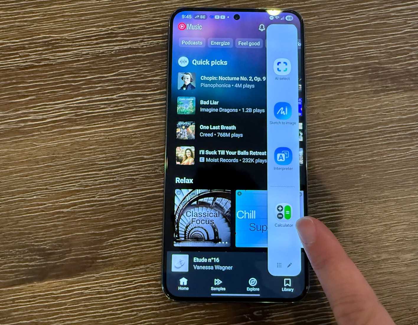 Samsung Edge Panel with Calculator