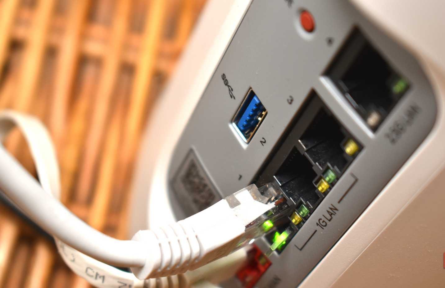 Θύρα USB δρομολογητή wifi με θύρες LAN