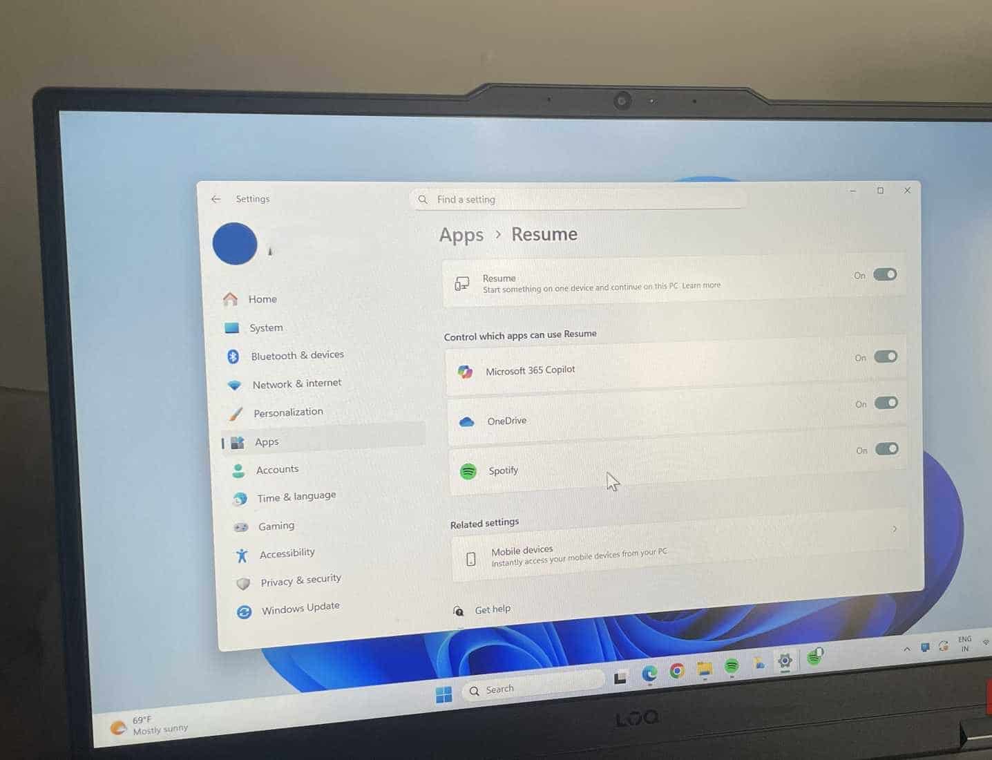 Um laptop com Windows exibe o seguinte recurso.
