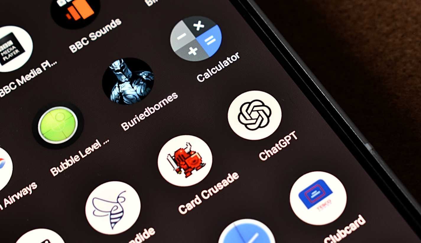 Il logo chatgpt sullo schermo di uno smartphone