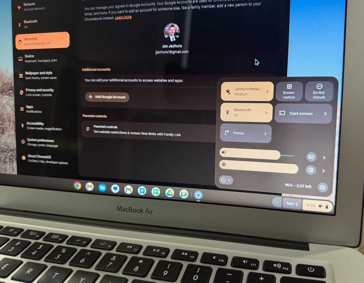 Przejście na system ChromeOS na MacBooku Air z 2017 roku
