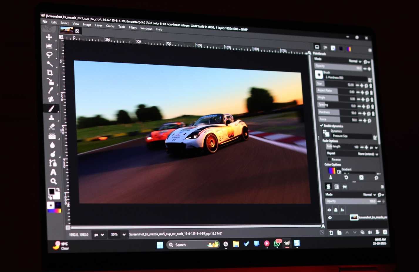 PhotoGIMP şablonuyla birlikte GIMP programının görüntüsü.