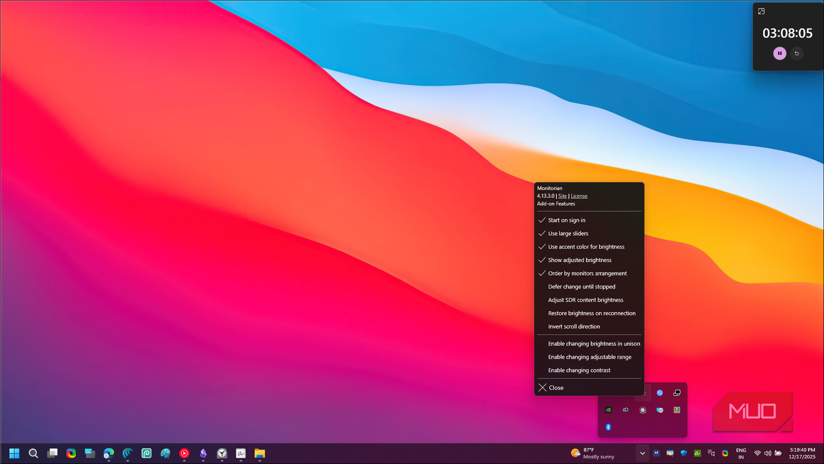 Pasek przewijania monitora otwarty w systemie Windows 11