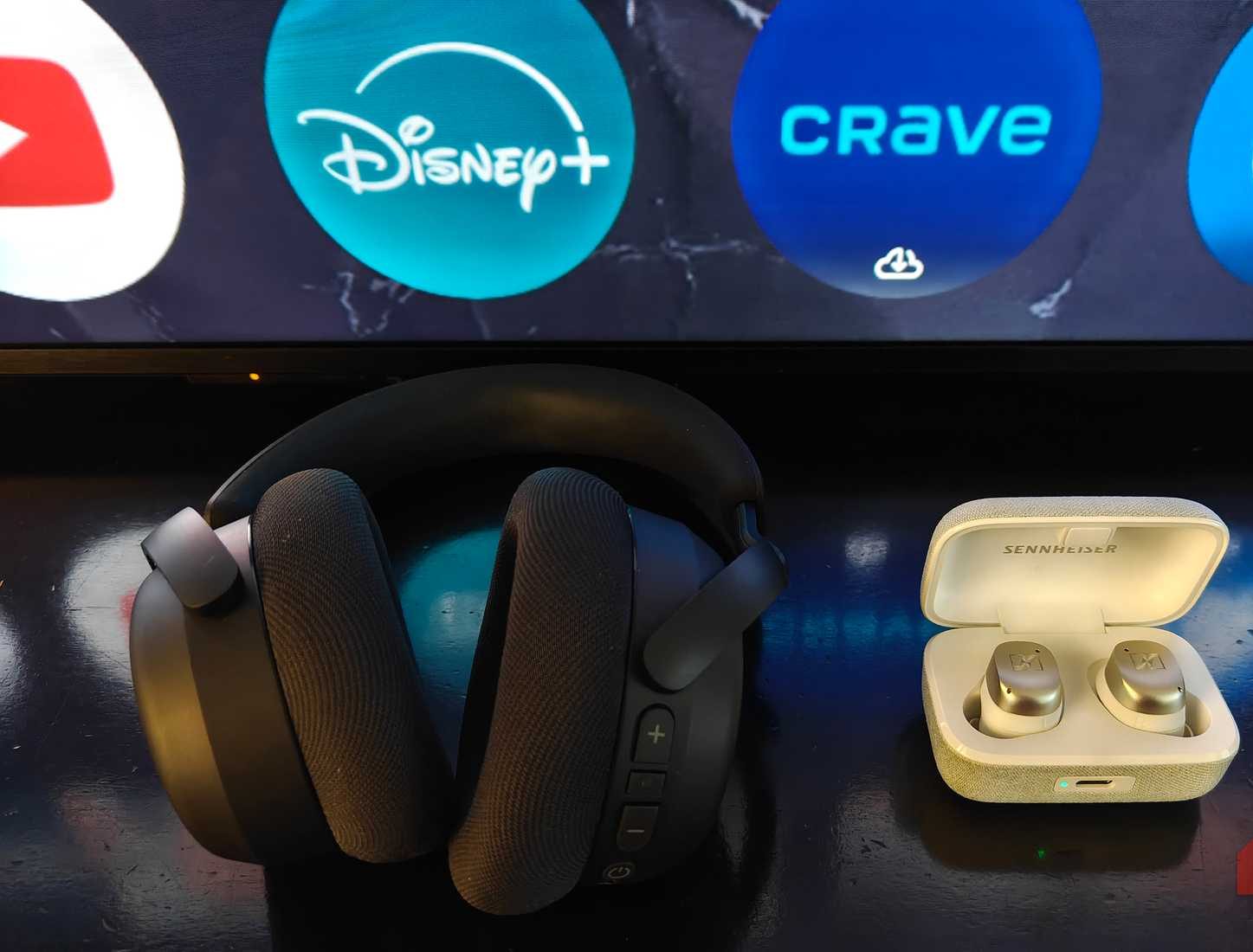 Cuffie Sennheiser RS 275 insieme alle cuffie Sennheiser Momentum True Wireless 4.