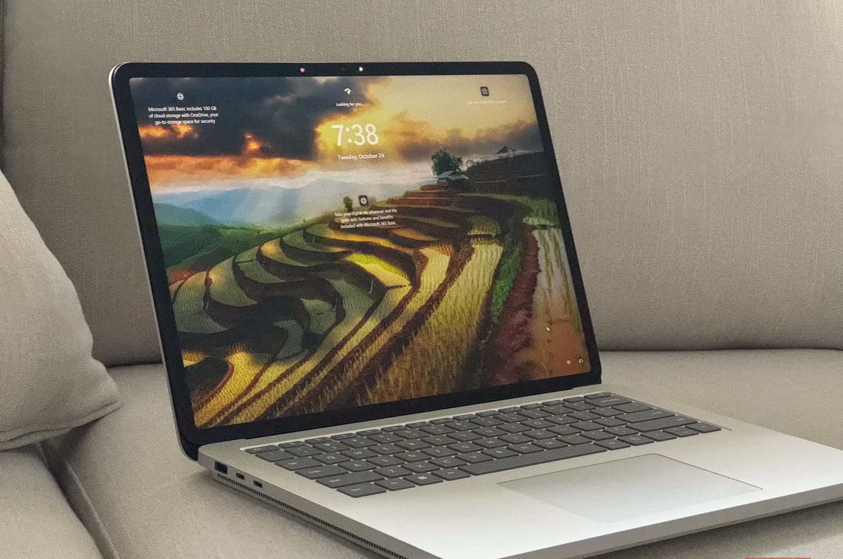 surface-laptop-studio-2-screen2-1