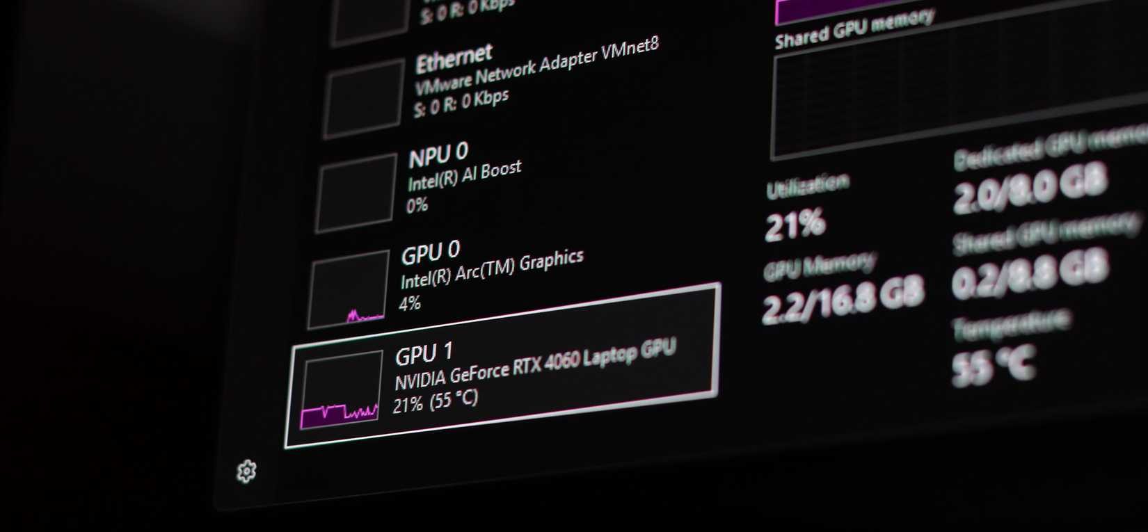مدير المهام يعرض وحدات معالجة الرسوميات في نظام التشغيل Windows.