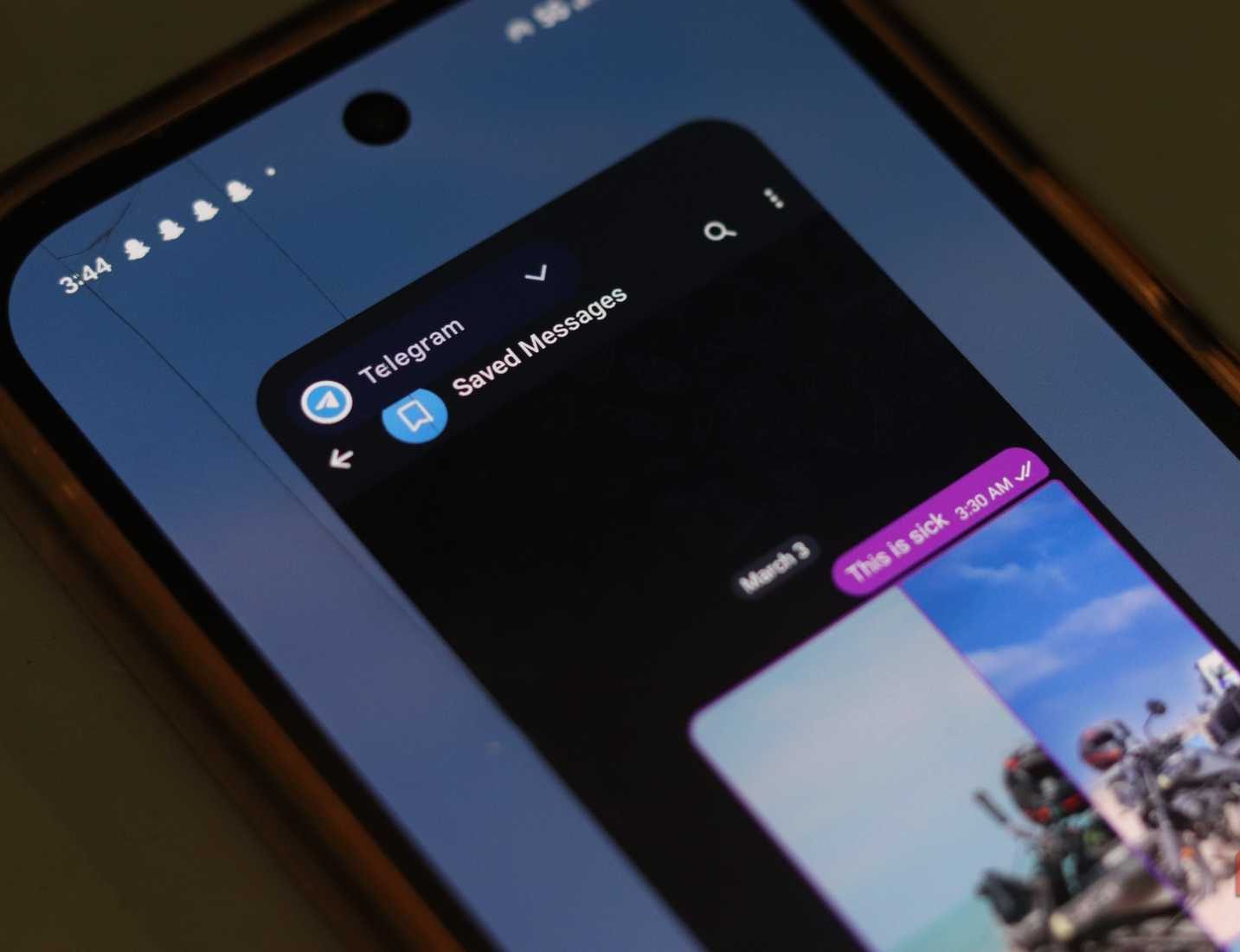 Telegram ist im Multitasking-Modus geöffnet.