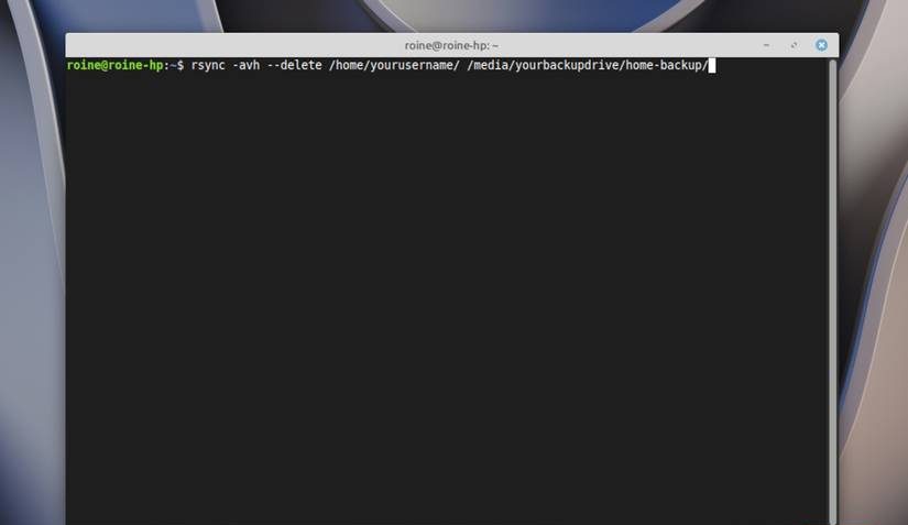 Una finestra del terminale con il comando rsync.