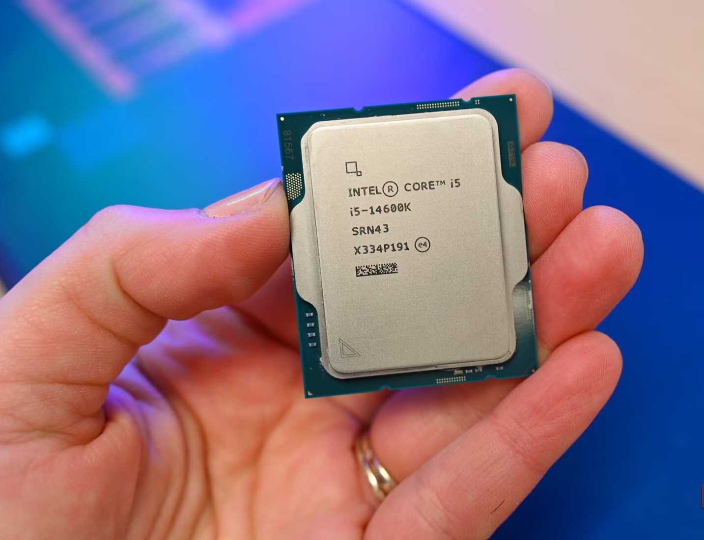 Front of an Intel Core i5 Gen 14 CPU